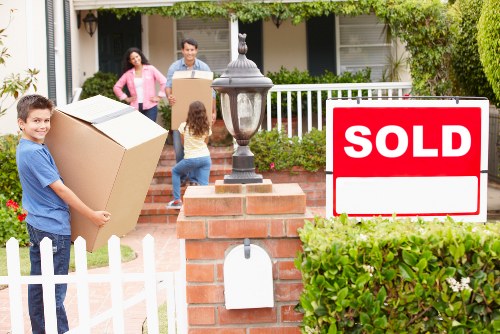 Local flat removal service in Temple unloading belongings into a new apartment